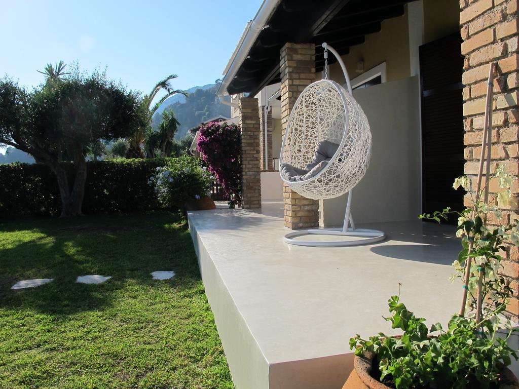 Seafront Calista Beach House With Garden Glyfada  Exterior photo